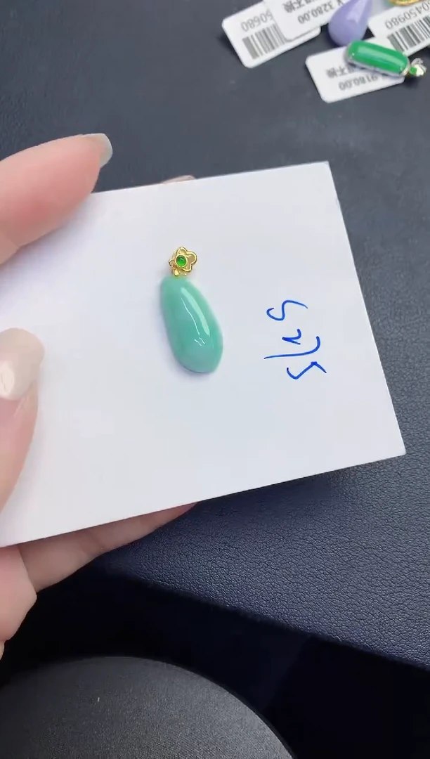 颈饰未镶嵌翡翠缅甸天然翡翠A货