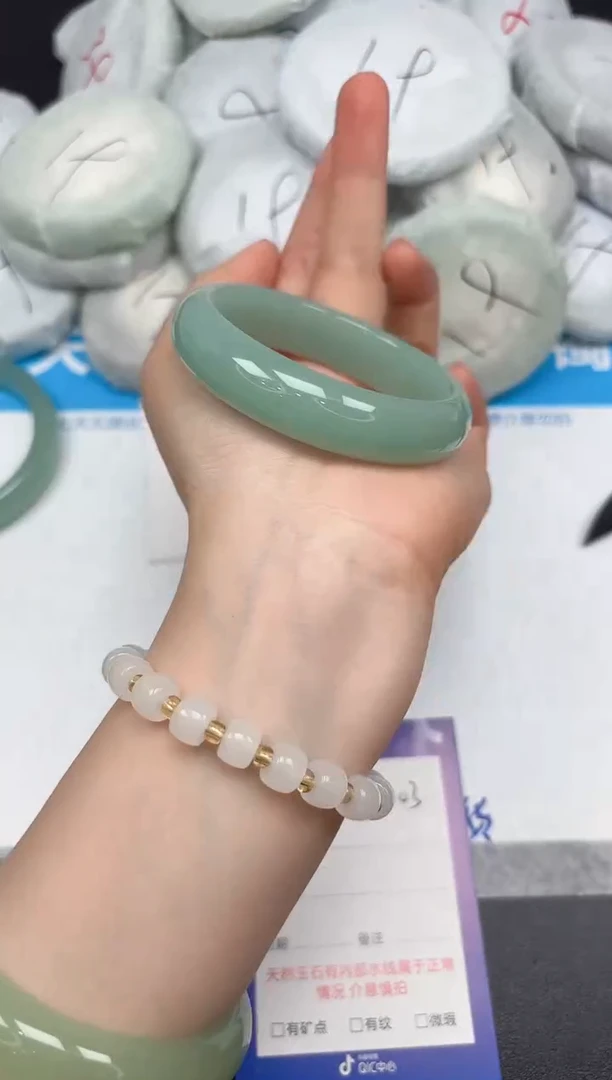 未镶嵌手镯石英质玉203-54.9