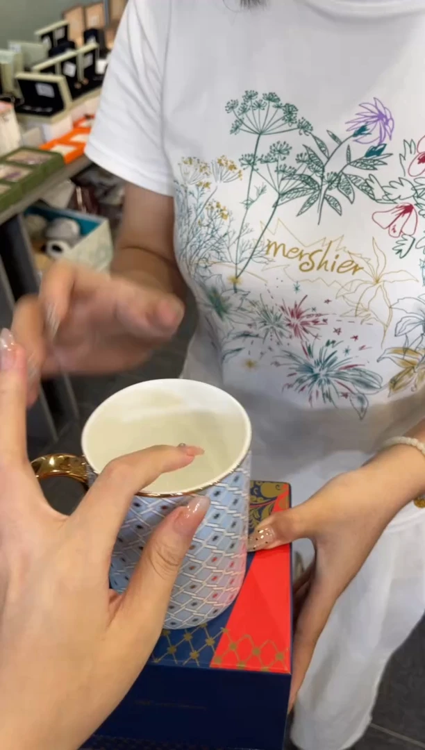 瓷片随机颜色----------------