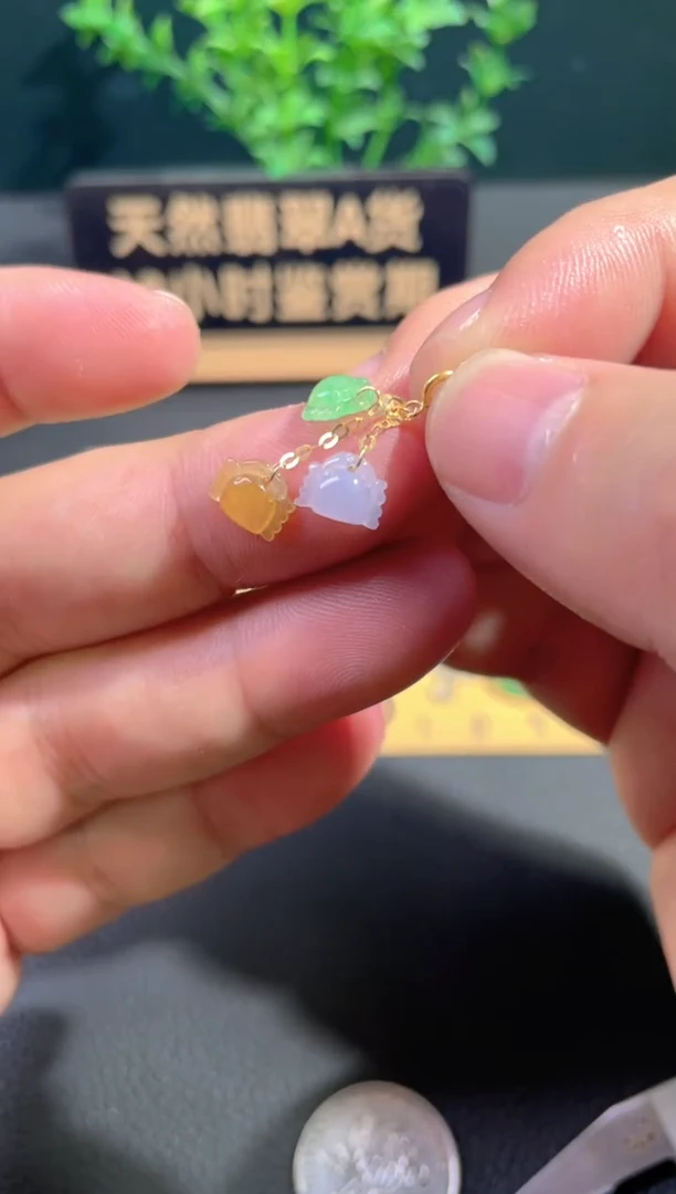 颈饰18K金镶嵌翡翠翡翠