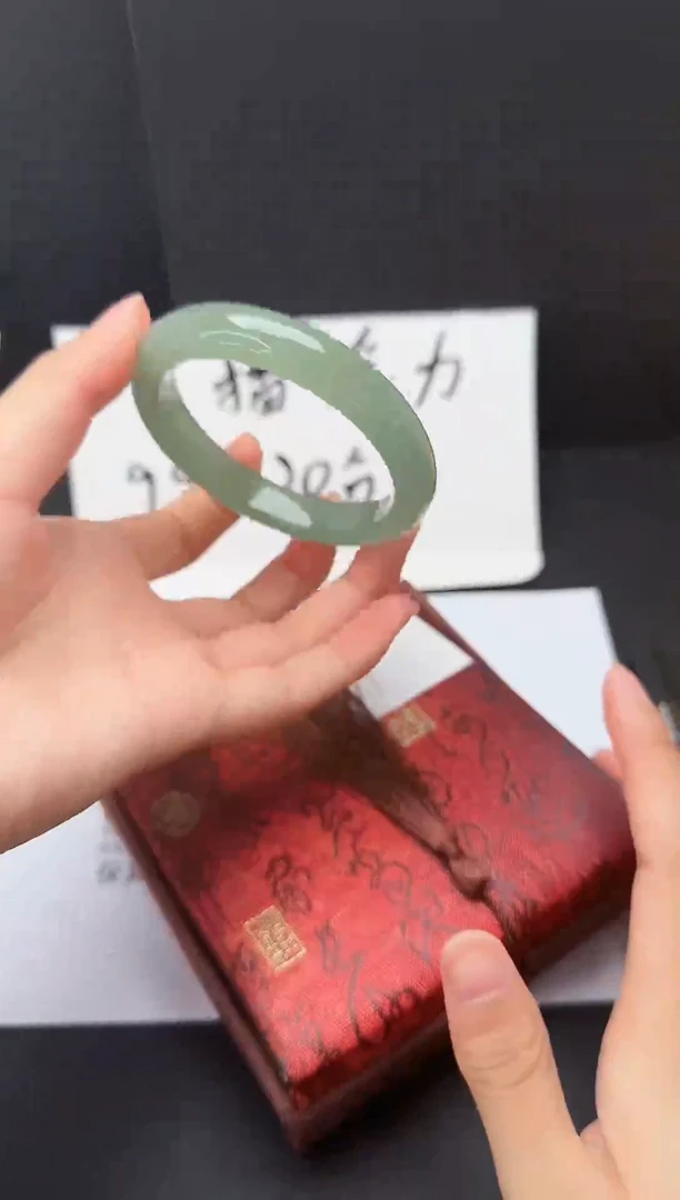 石英质玉手镯未镶嵌7