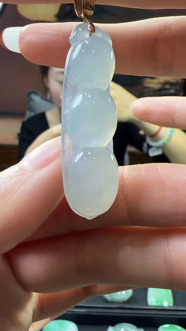 18K金镶嵌挂件翡翠豆子 不含链