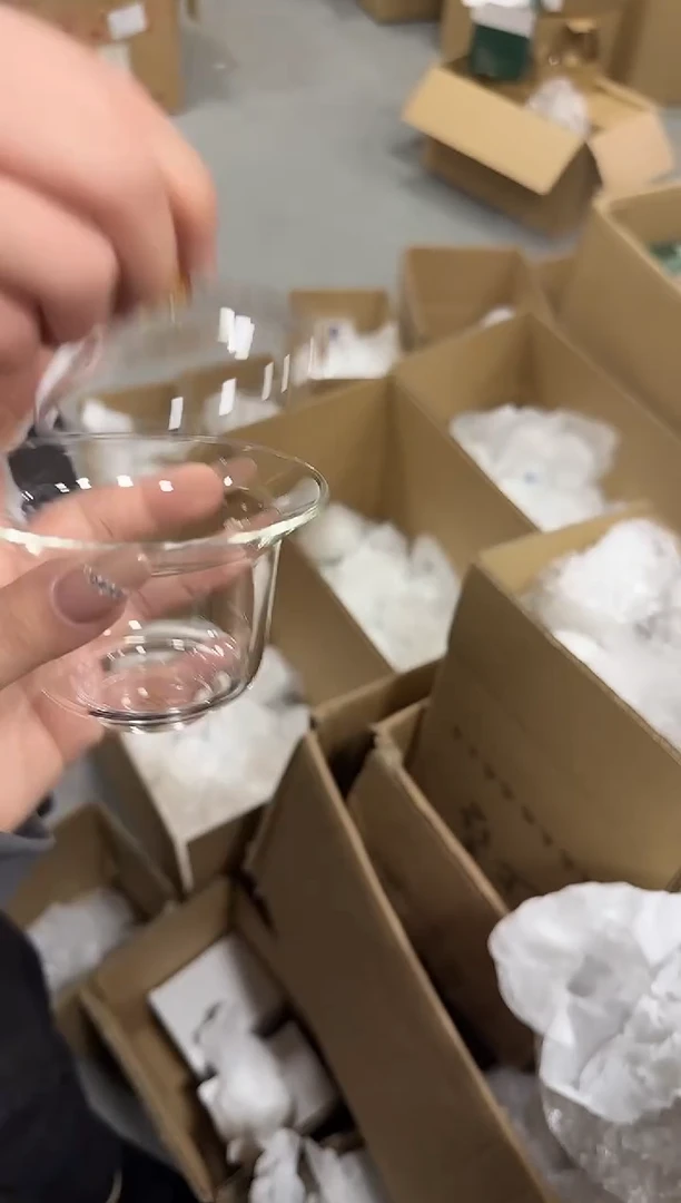 黄色马蹄盖碗
