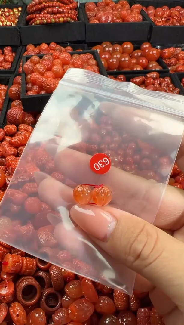 南红玛瑙未镶嵌颈饰1