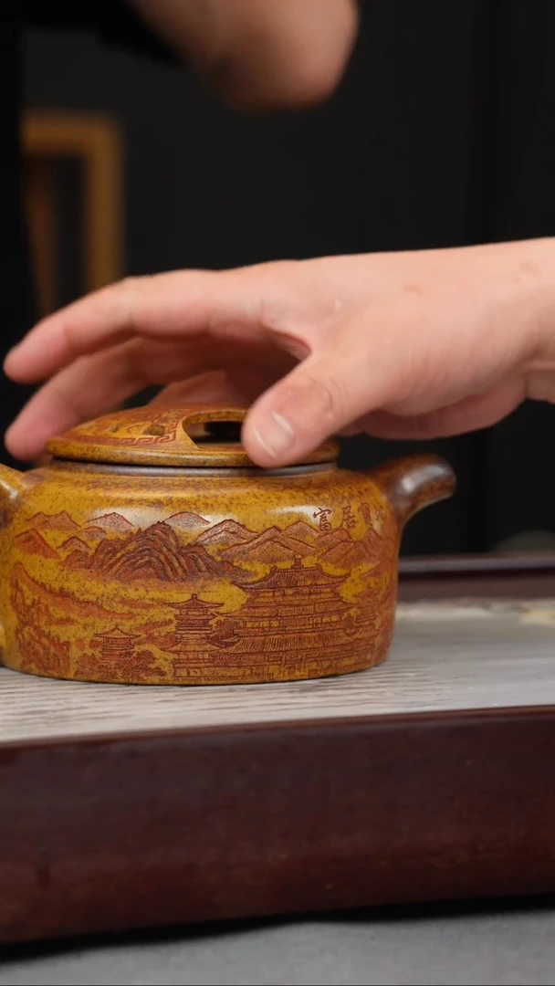 【闪购商品】紫砂茶壶龙骨金砂 牛盖莲子 刻绘