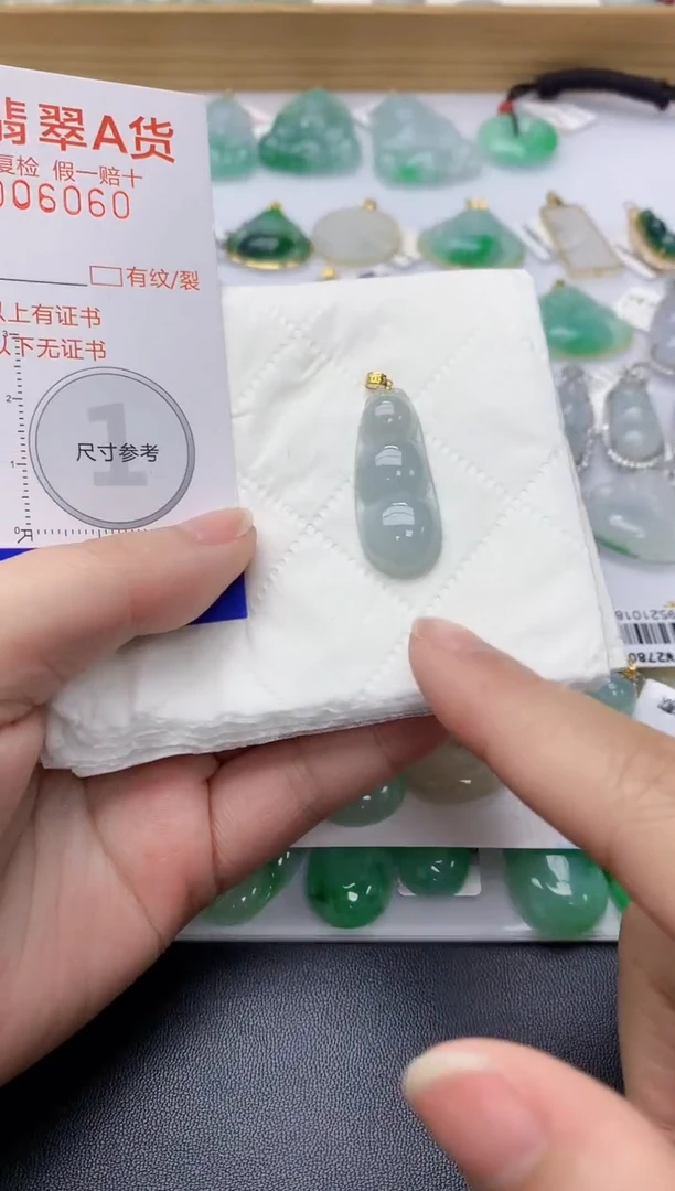 颈饰18K金镶嵌翡翠天然A货