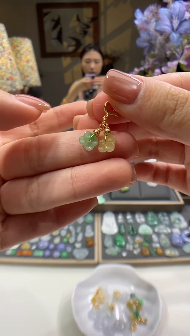 翡翠未镶嵌颈饰花