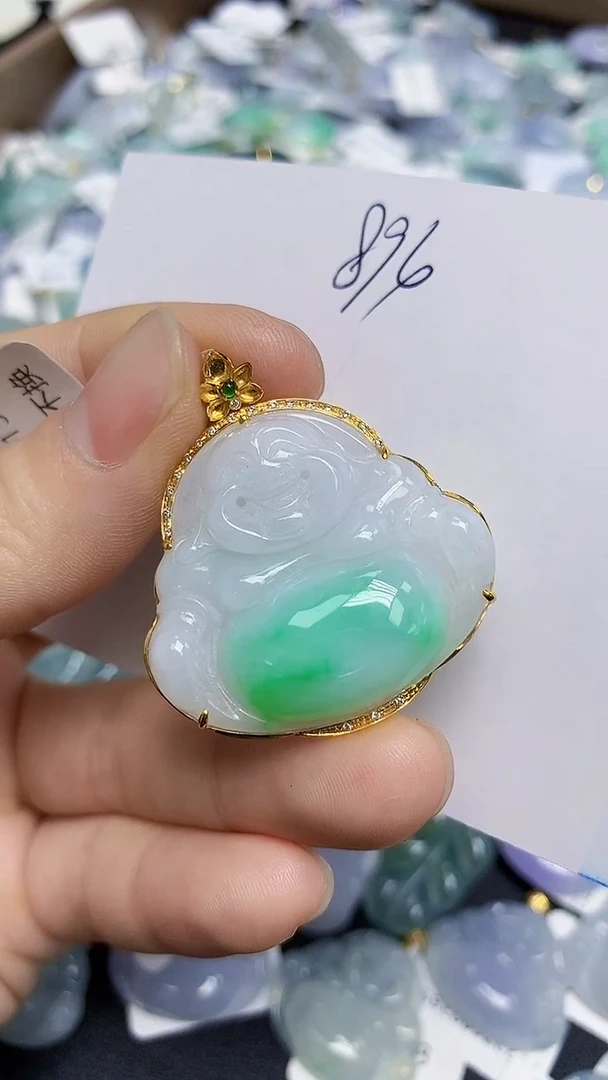 颈饰18K金镶嵌翡翠贝****卖天然缅甸翡翠A货翡翠