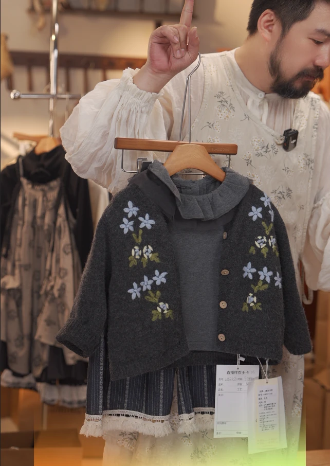 逸朵美芽COMING ONES 女童秋季灰色花边拼接纱领打底 LBB85390