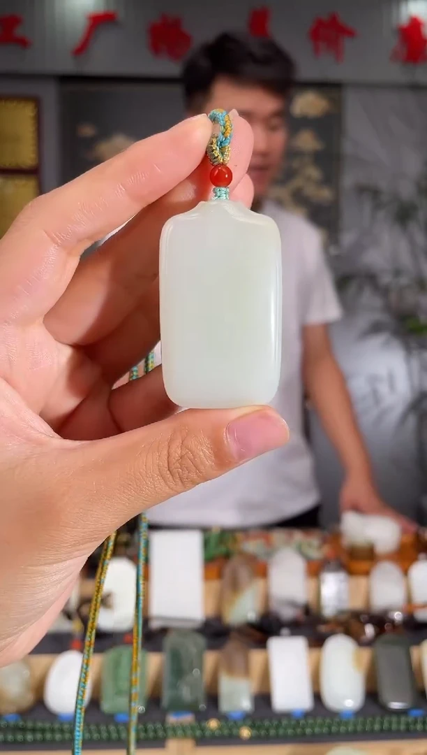 和田玉未镶嵌颈饰1