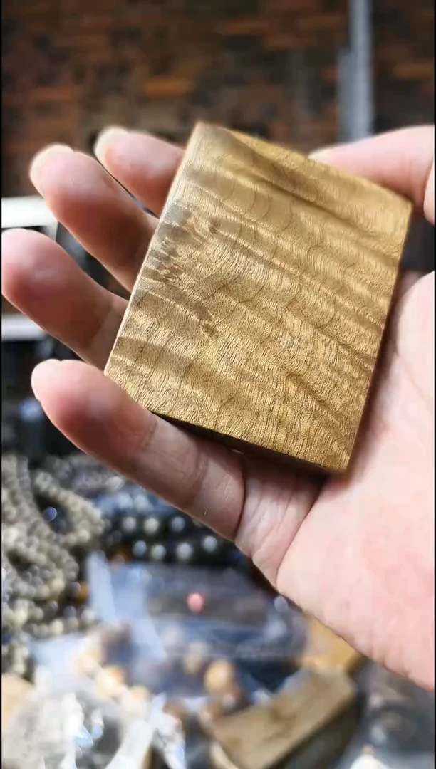 【闪购商品】金丝楠无事牌手把件