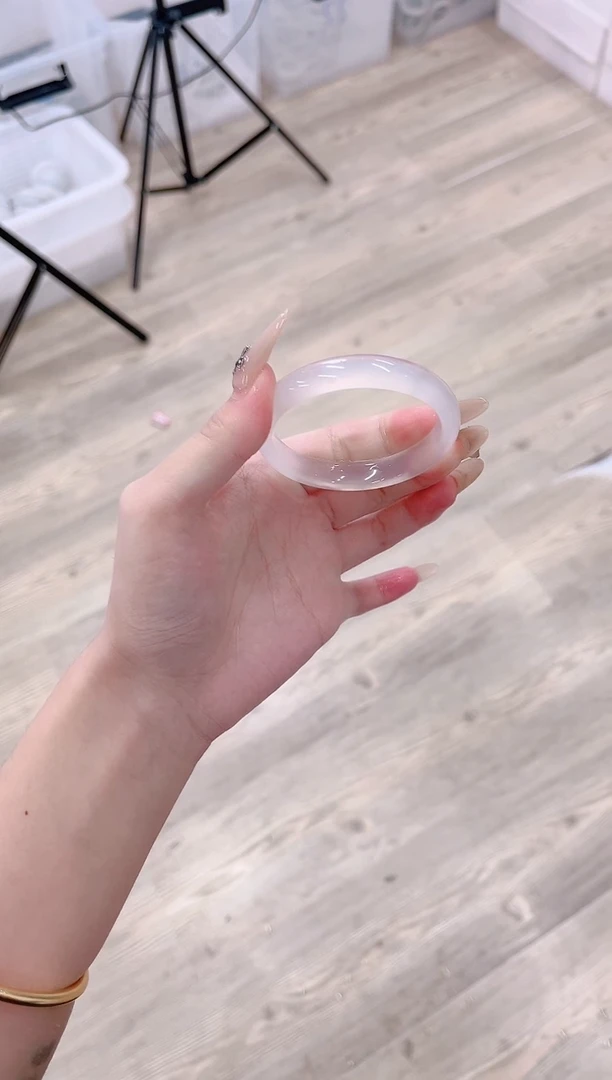 未镶嵌手镯石英质玉303-52荔