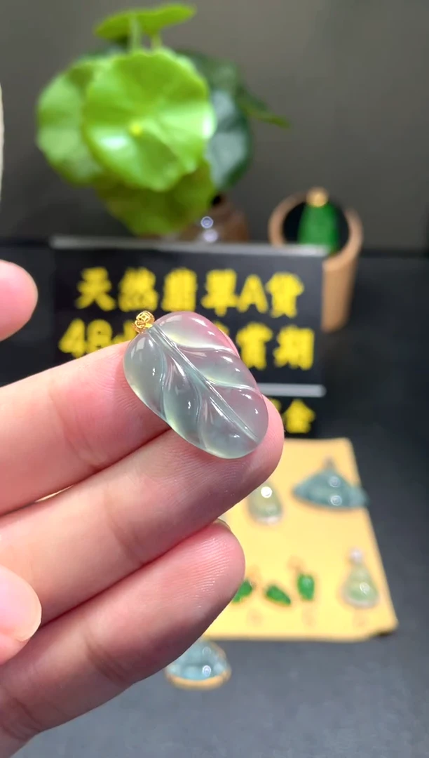 颈饰18K金镶嵌翡翠翡翠A货