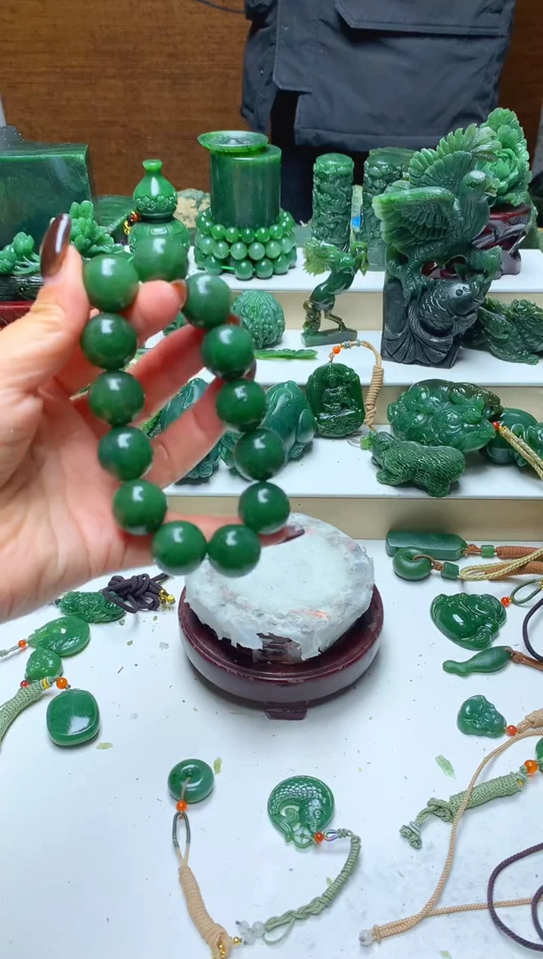 未镶嵌和田玉摆件1有包容