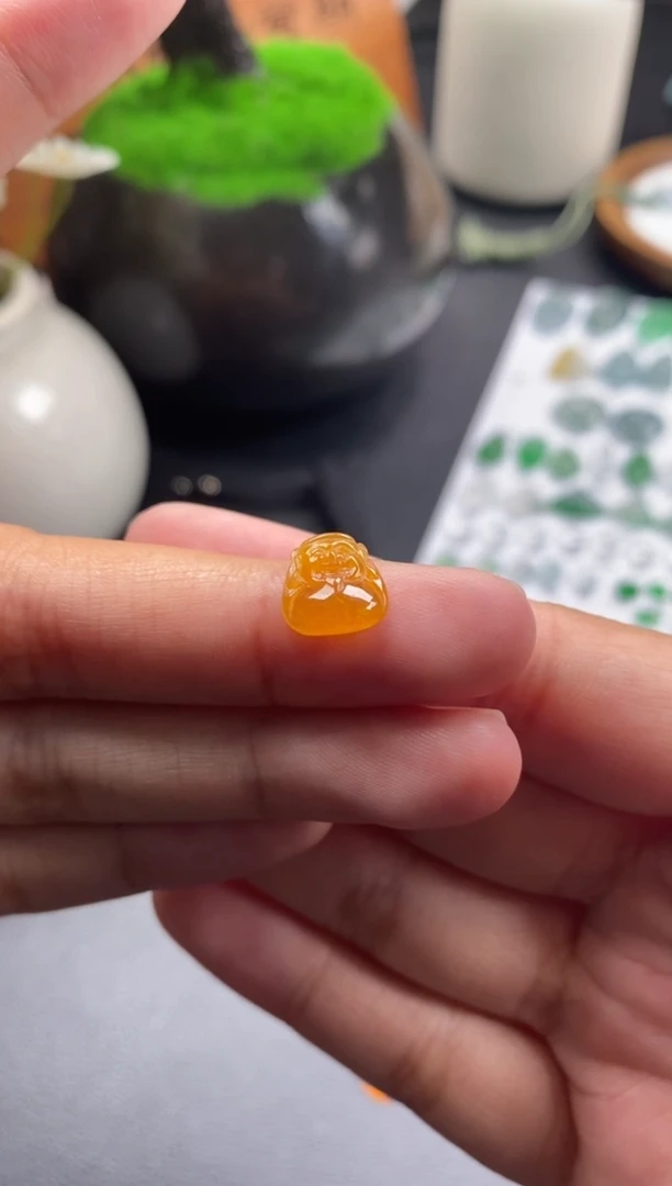 颈饰未镶嵌翡翠黄翡财神