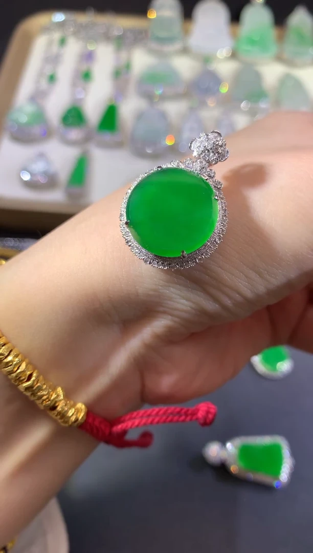 吊坠(不含链)18K金镶嵌翡翠56-圆牌