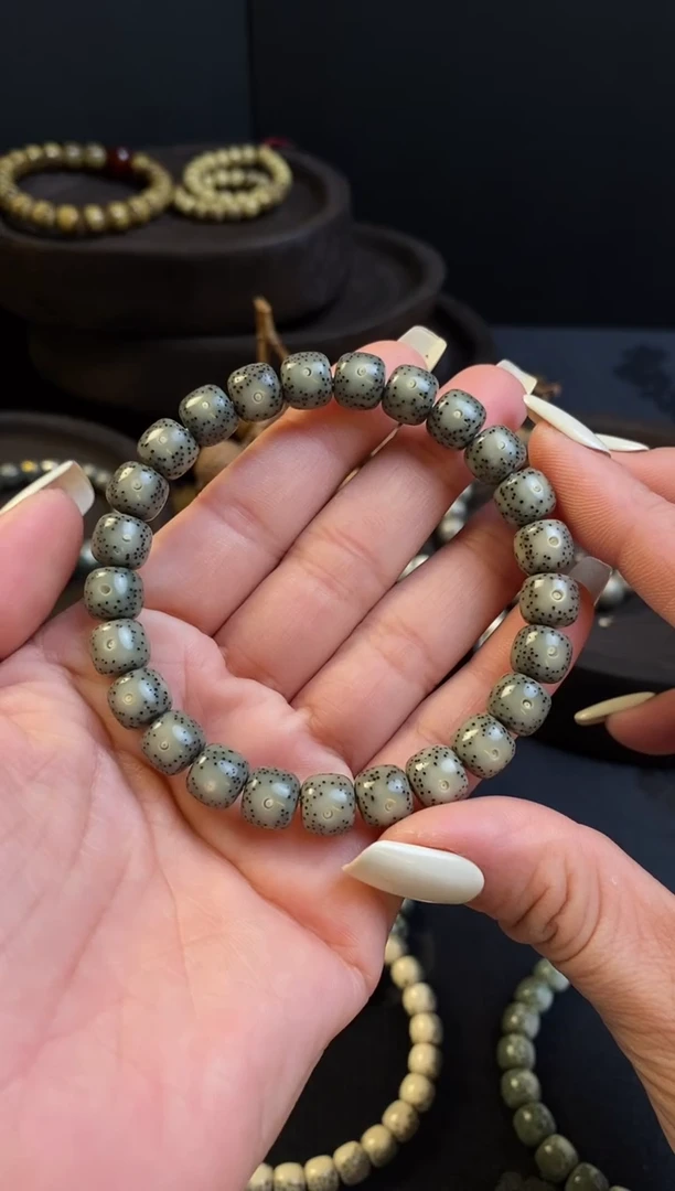 星月菩提手串9×8雀青黄金瞳