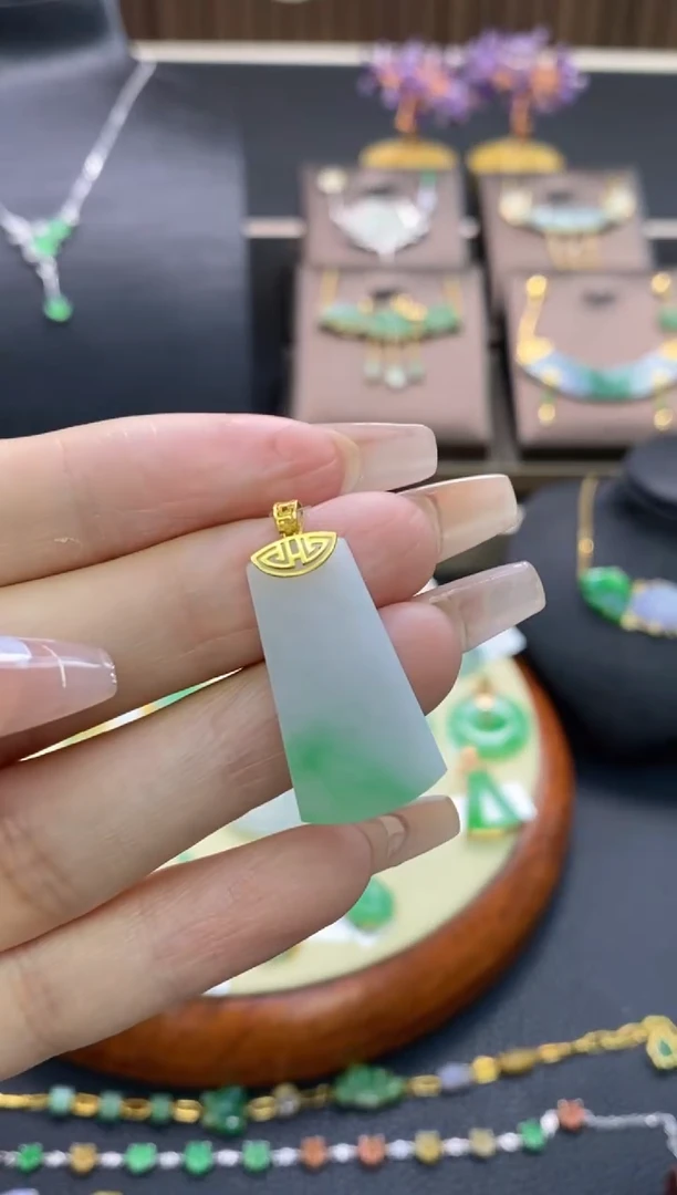 【闪购商品】翡翠颈饰18K金镶嵌净货15879