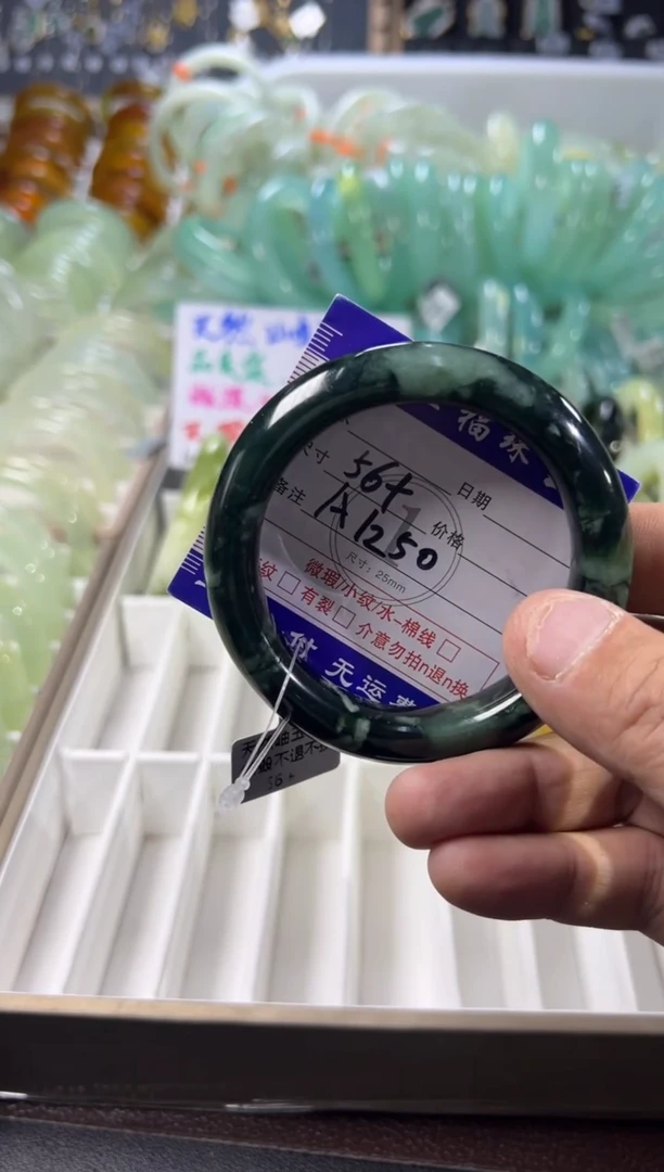 未镶嵌蛇纹石玉手镯1