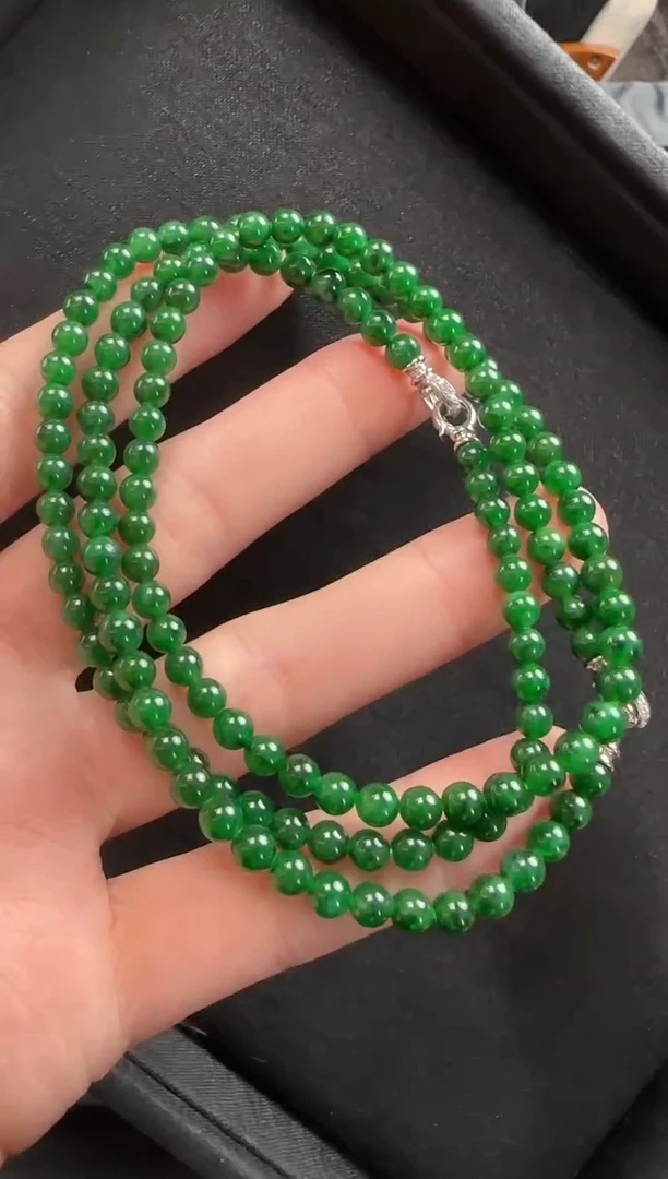颈饰18K金镶嵌翡翠526玉珠一条
