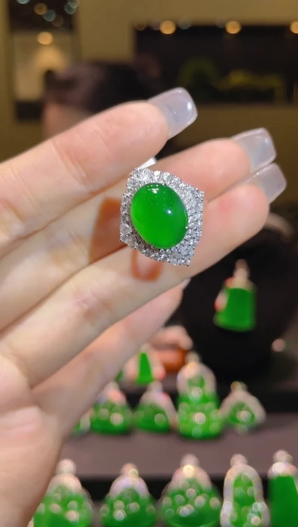 【闪购商品】翡翠吊坠(不含链)18K金镶嵌A29