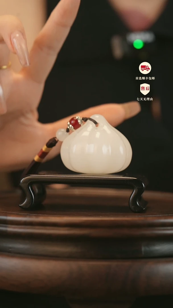 云南石荔枝白雕刻：胜算在握手把件摆件挂件