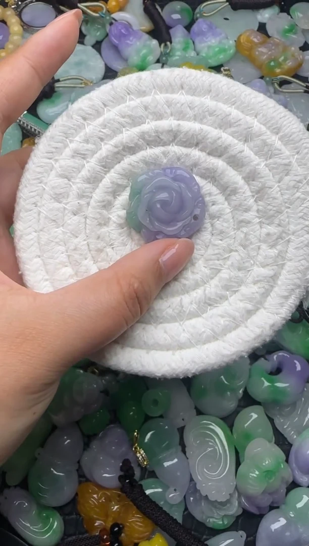 颈饰未镶嵌翡翠缅甸翡翠吊坠