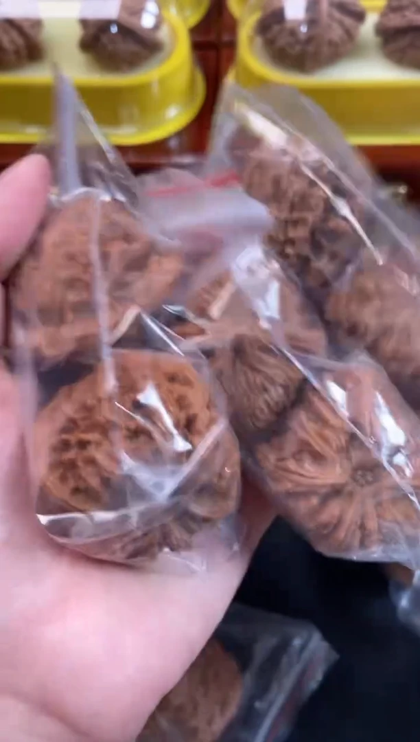 把件文玩核桃南疆石42尺随机发