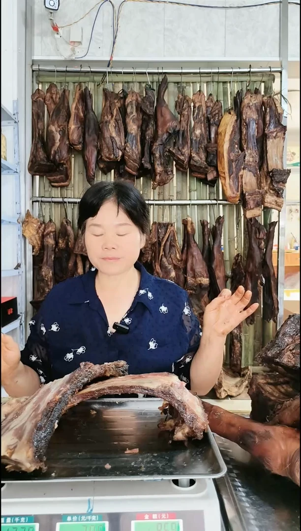 雨**晴腊排骨腊猪蹄土猪肉