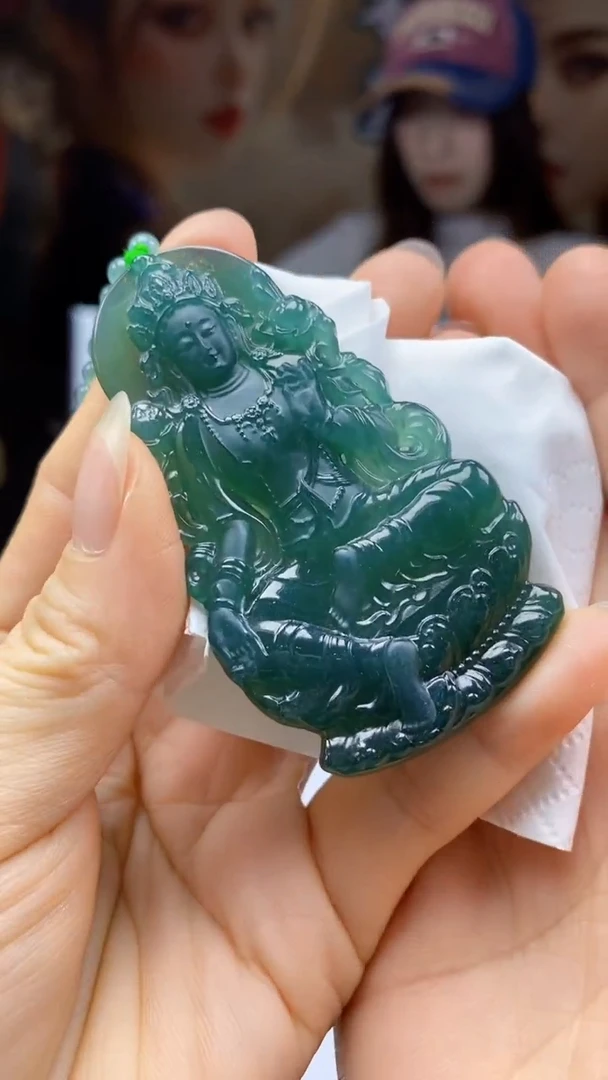 翡翠未镶嵌颈饰      *57