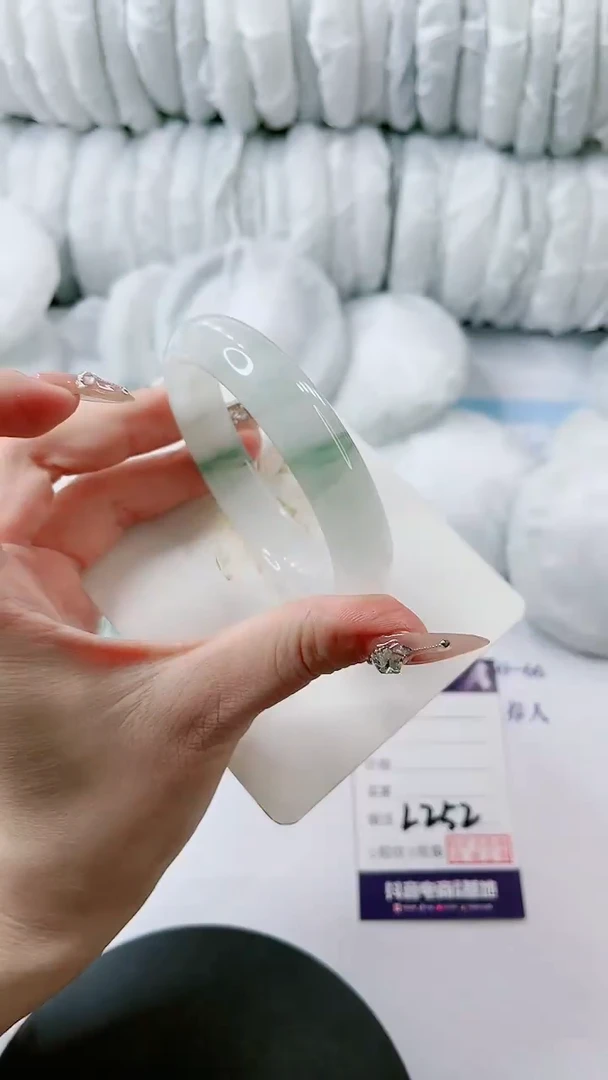 【闪购商品】石英质玉手镯未镶嵌多样性发货L252