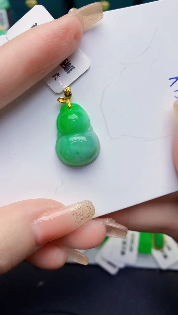 颈饰18K金镶嵌翡翠缅甸天然翡翠A货
