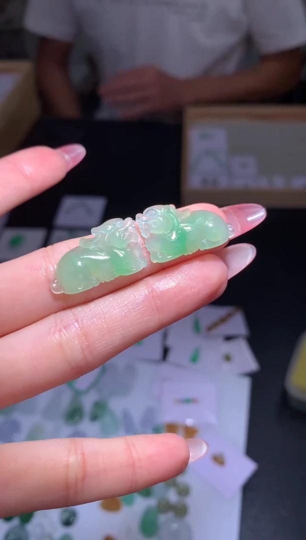 未镶嵌定制翡翠一对麒麟