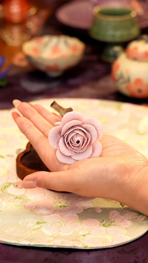 粉紫色山茶花香插·····