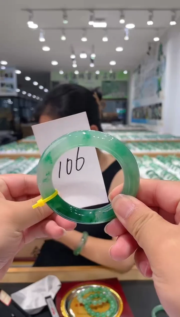 石英质玉（非洲翠）手镯未镶嵌天然冰飘花