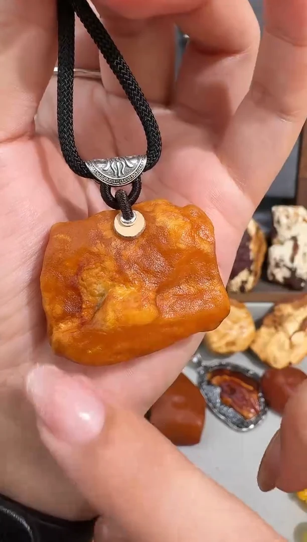 未镶嵌琥珀裸石琥珀