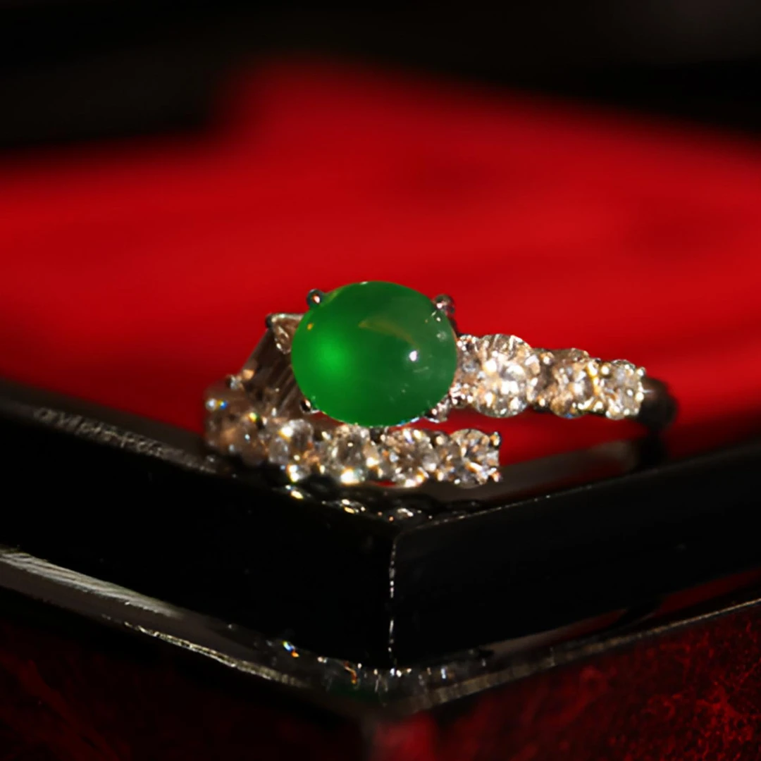 翡翠正阳绿蛋面时尚设计款戒指莹润饱满通透如冰古韵与时尚的代表