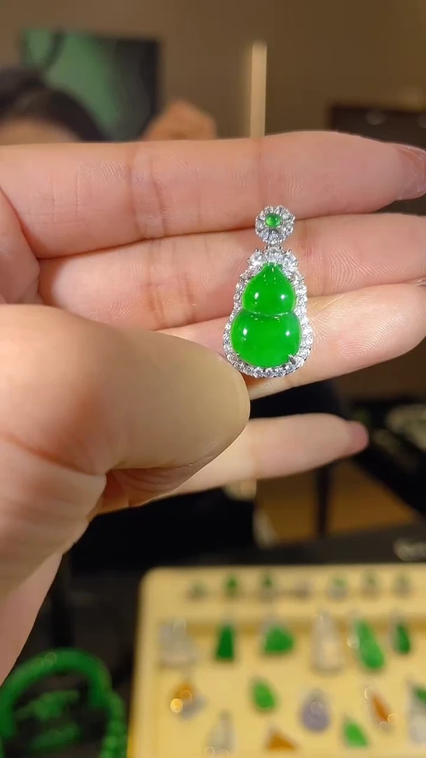 【闪购商品】翡翠吊坠(不含链)银S925镶嵌天然翡翠A货