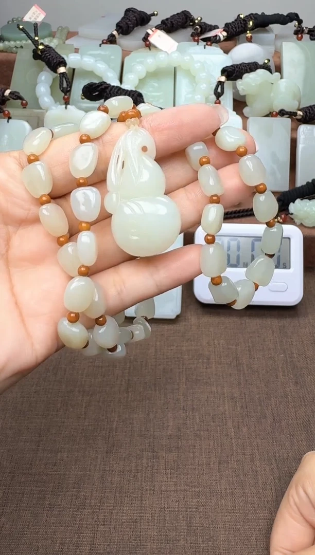 颈饰未镶嵌和田玉1