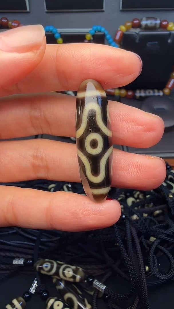 只买单纯的吊坠，没带链子，属的性质。无S**F6y