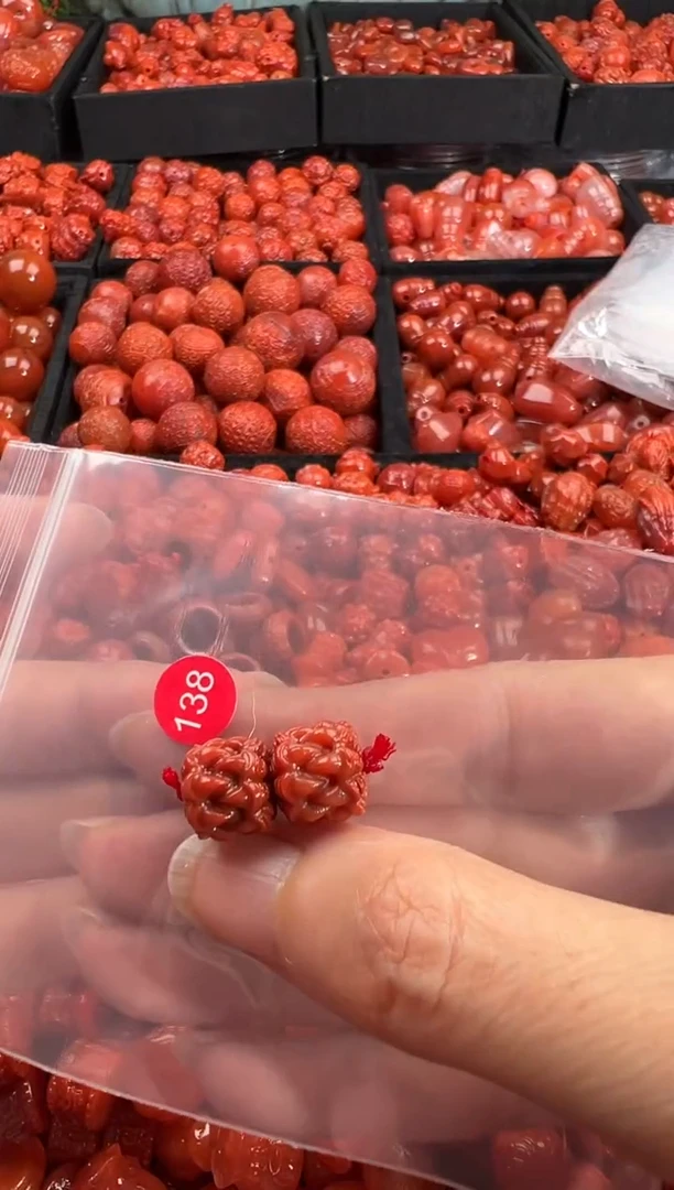 南红玛瑙未镶嵌颈饰1