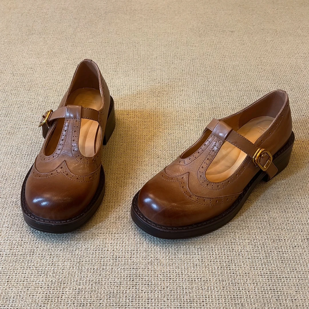 RubyL/4cm学院复古风擦色布洛克丁字扣带圆头浅口粗跟玛丽珍单鞋