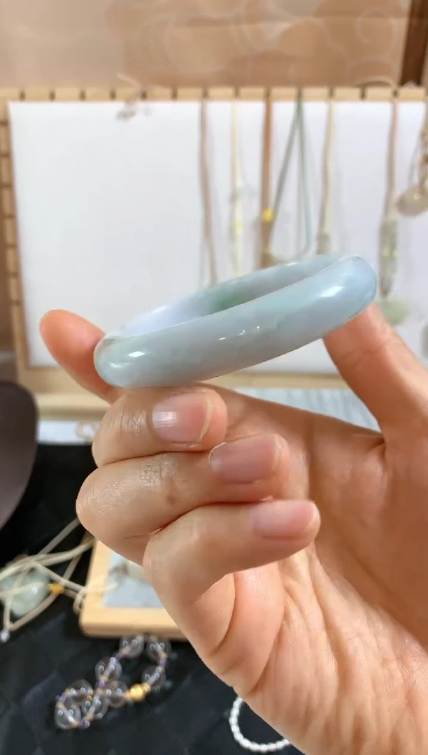 翡翠手镯未镶嵌金****?手镯3