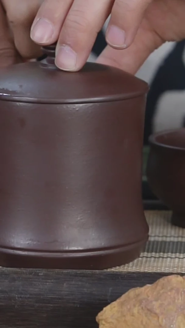 【闪购商品】紫砂茶壶石红盖杯（瑕有气泡）