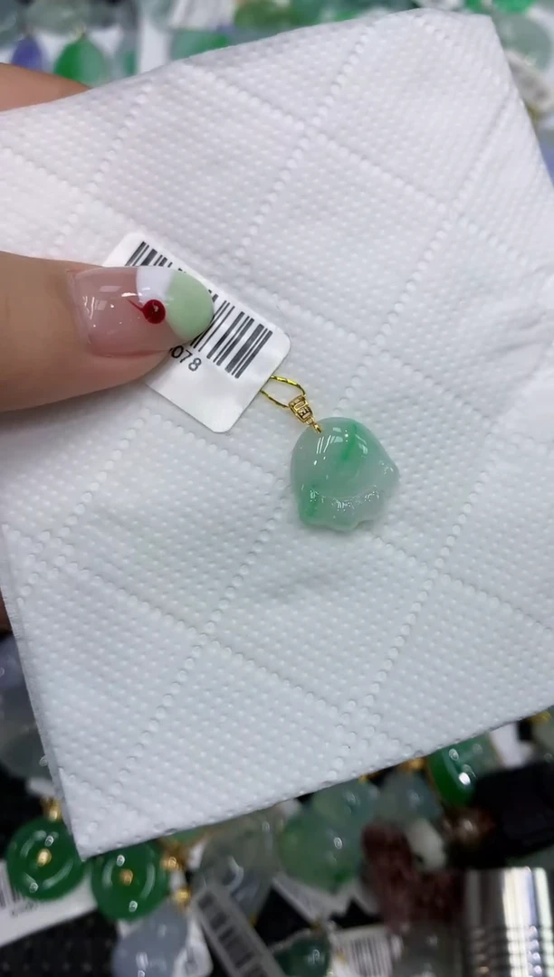 翡翠18K金镶嵌颈饰111111111111