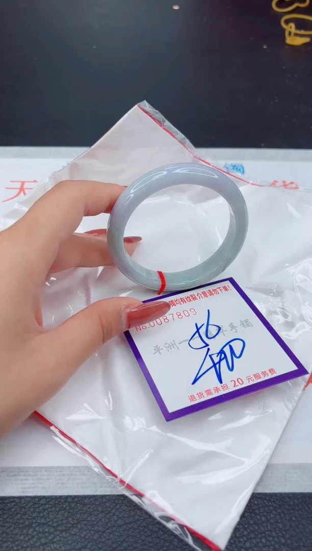 翡翠手镯未镶嵌1
