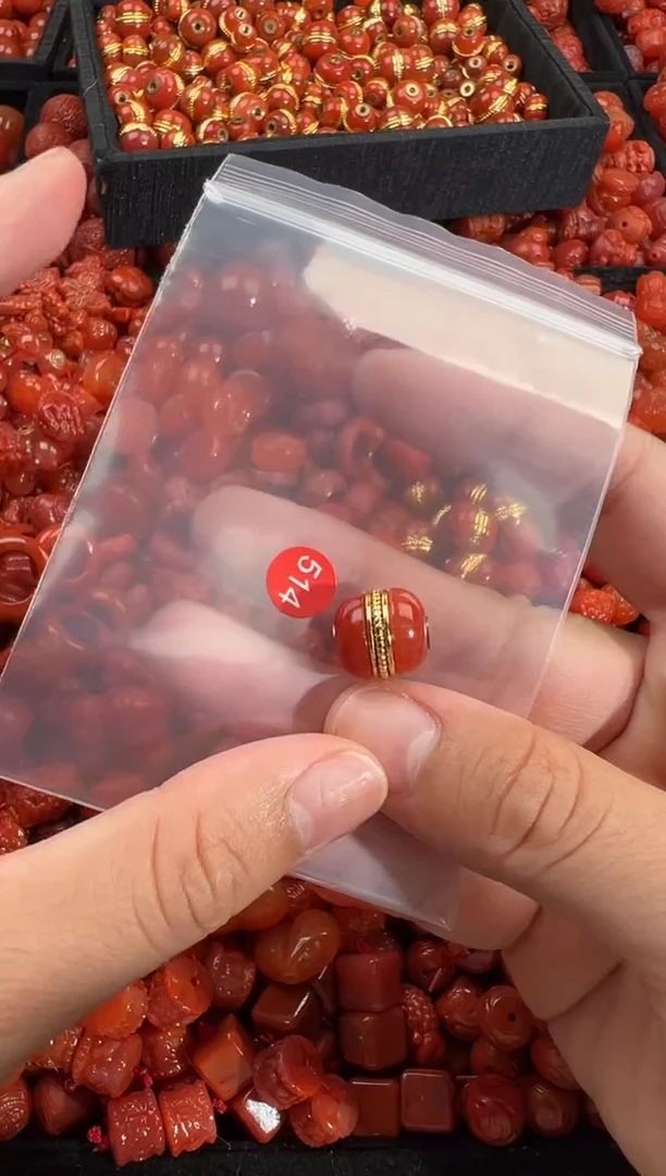 南红玛瑙未镶嵌颈饰1