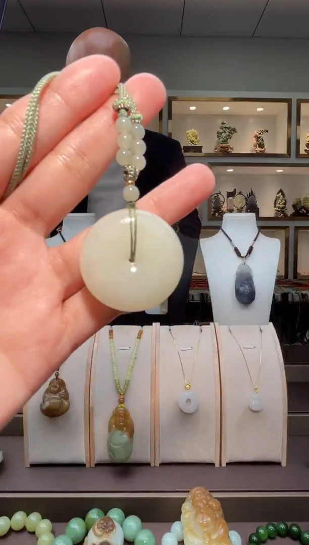 颈饰未镶嵌和田玉苏