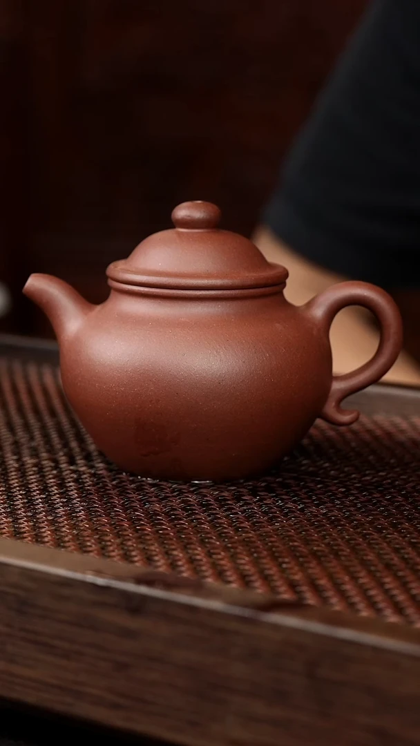 茶壶紫砂底槽清莲子