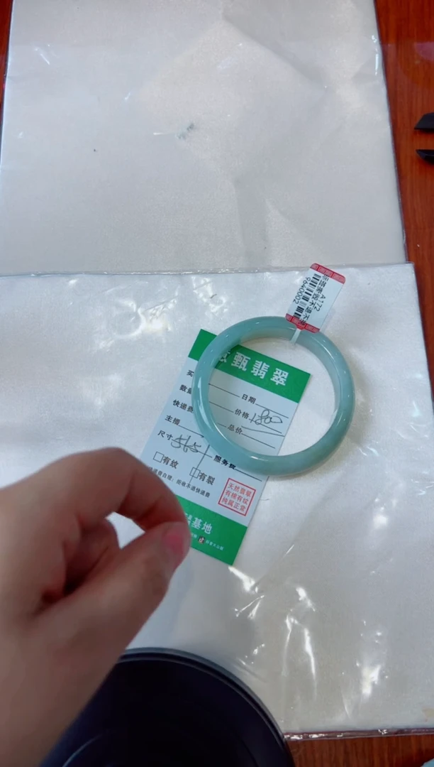 未镶嵌手镯翡翠静?手镯